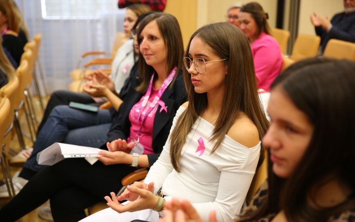 Figyelj rá(n)k! (2025) - fotó: Figyelj rá(n)k! (2025) - fotó: