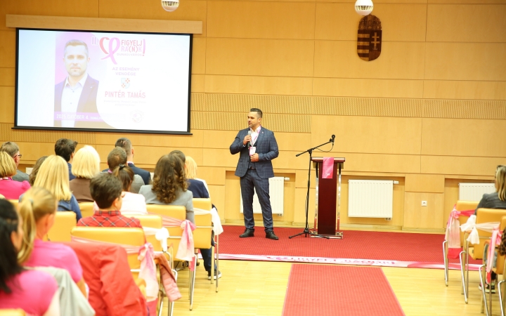 Figyelj rá(n)k! (2025) - fotó: Figyelj rá(n)k! (2025) - fotó: