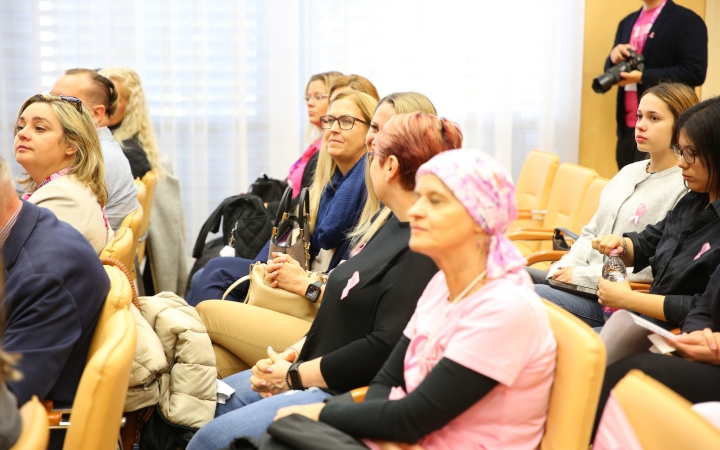 Figyelj rá(n)k! (2025) - fotó: Figyelj rá(n)k! (2025) - fotó: