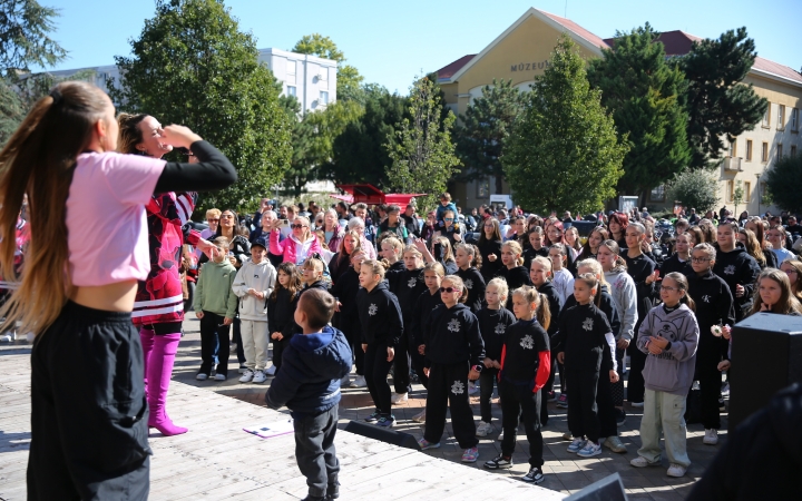 Figyelj rá(n)k! (2025) - fotó: Figyelj rá(n)k! (2025) - fotó: