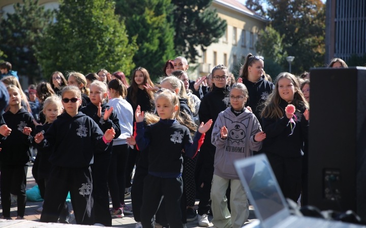 Figyelj rá(n)k! (2025) - fotó: Figyelj rá(n)k! (2025) - fotó: