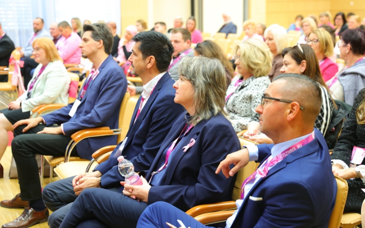 Figyelj rá(n)k! (2025) - fotó: Figyelj rá(n)k! (2025) - fotó: