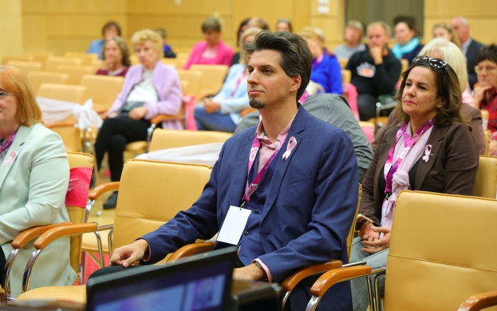 Figyelj rá(n)k! (2025) - fotó: Figyelj rá(n)k! (2025) - fotó: