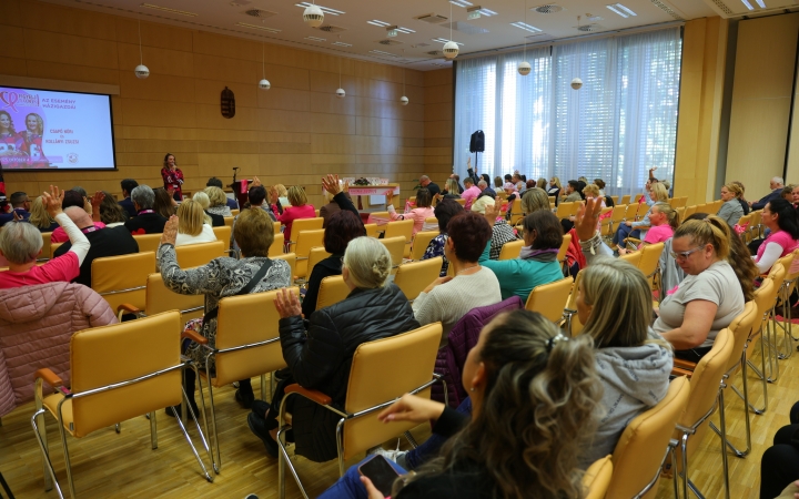 Figyelj rá(n)k! (2025) - fotó: Figyelj rá(n)k! (2025) - fotó: