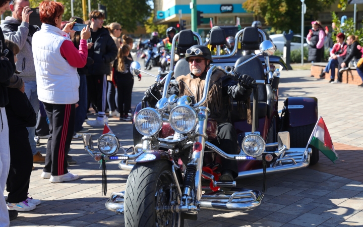 Figyelj rá(n)k! (2025) - fotó: Figyelj rá(n)k! (2025) - fotó: