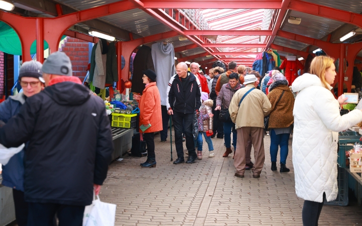 Ünnepi kínálat az évzáró ABolhapiacon - fotó: 