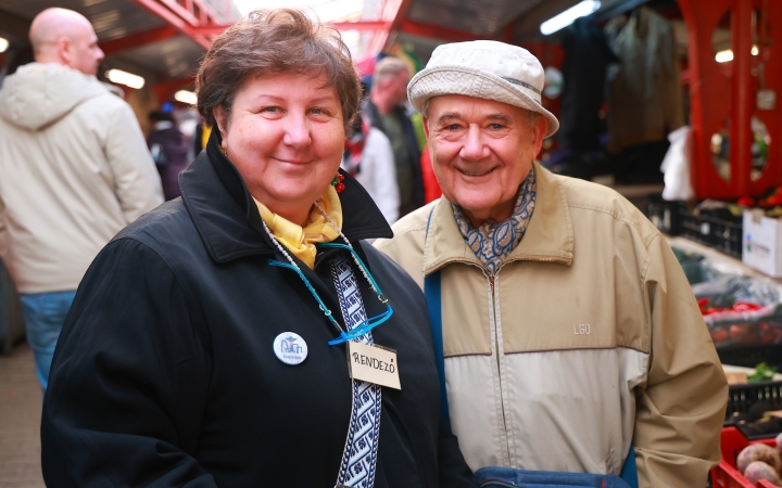 Ünnepi kínálat az évzáró ABolhapiacon - fotó: 