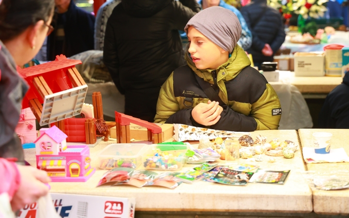 Ünnepi kínálat az évzáró ABolhapiacon - fotó: 