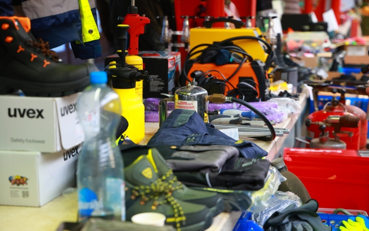 Ünnepi kínálat az évzáró ABolhapiacon - fotó: 