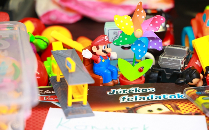 Ünnepi kínálat az évzáró ABolhapiacon - fotó: 