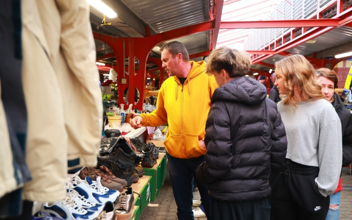 Ünnepi kínálat az évzáró ABolhapiacon - fotó: 