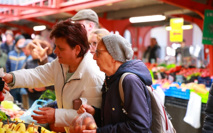 Ünnepi kínálat az évzáró ABolhapiacon - fotó: 