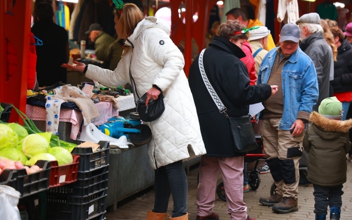 Ünnepi kínálat az évzáró ABolhapiacon - fotó: 