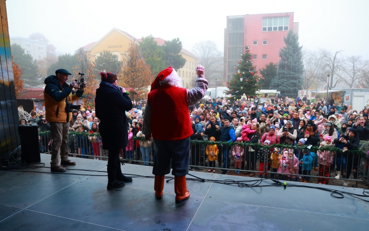 Az igazi Mikulás Dunaújvárosban - fotó: Az igazi Mikulás Dunaújvárosban - fotó: