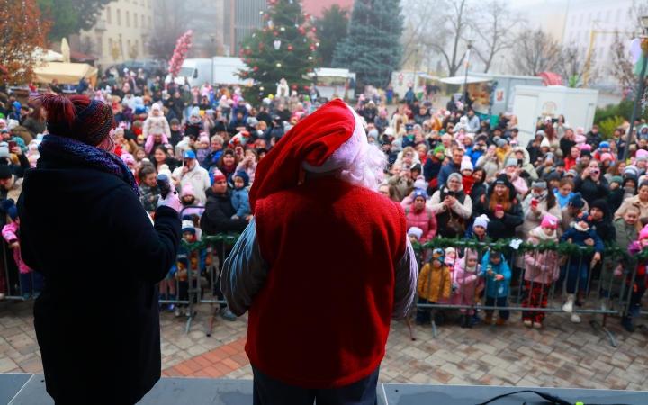 Az igazi Mikulás Dunaújvárosban - fotó: Az igazi Mikulás Dunaújvárosban - fotó: