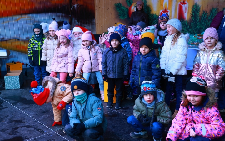 Az igazi Mikulás Dunaújvárosban - fotó: Az igazi Mikulás Dunaújvárosban - fotó: