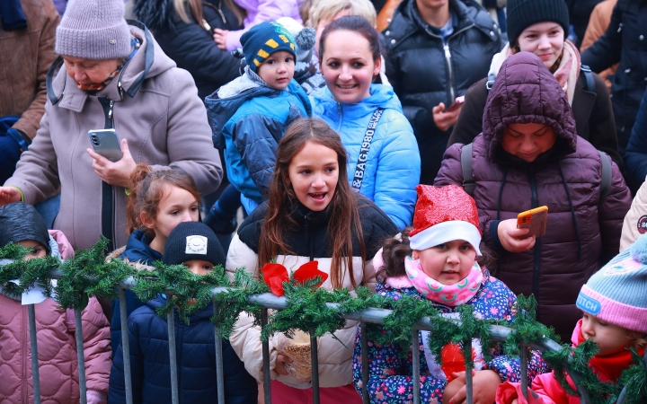Az igazi Mikulás Dunaújvárosban - fotó: Az igazi Mikulás Dunaújvárosban - fotó: