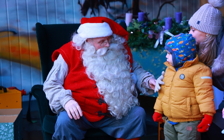 Az igazi Mikulás Dunaújvárosban - fotó: Az igazi Mikulás Dunaújvárosban - fotó: