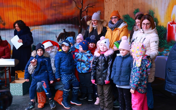 Az igazi Mikulás Dunaújvárosban - fotó: Az igazi Mikulás Dunaújvárosban - fotó: