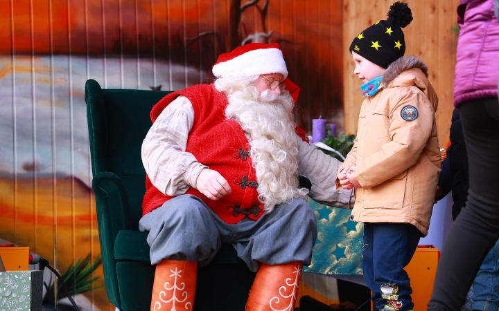 Az igazi Mikulás Dunaújvárosban - fotó: Az igazi Mikulás Dunaújvárosban - fotó:
