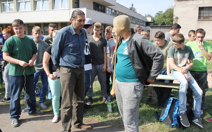 Gólyaavató a Dunaferr iskolában - fotó: Sándor Judit