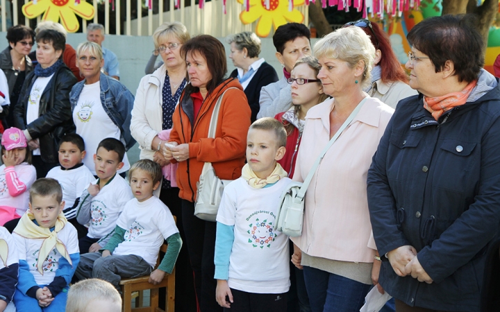 Ovi-Foci - műfüves pályát kaptak az ovisok - fotó: Sándor Judit