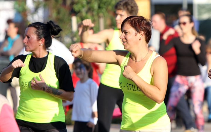 Élet-Stílus - egy nap a sportról és egészségről a Városháza téren - fotó: Sándor Judit