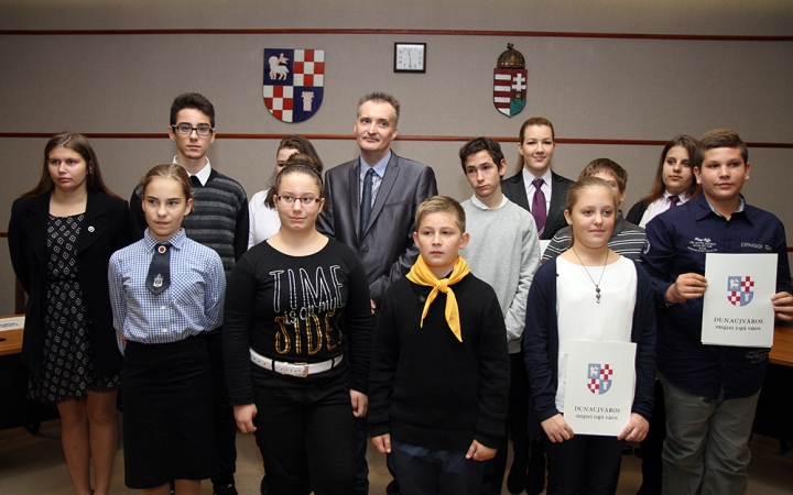 A hónap diákjait köszöntötte Cserna Gábor polgármester - fotó: Sándor Judit