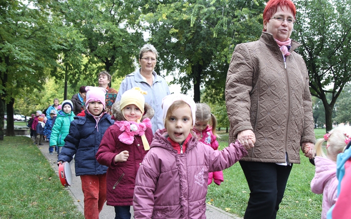 A Napsugár ovisok szüreti felvonulása - fotó: Sándor Judit