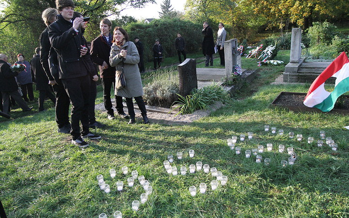 Az 1956-os forradalom hőseire emlékezve - fotó: Sándor Judit