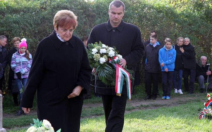 Az 1956-os forradalom hőseire emlékezve - fotó: Sándor Judit