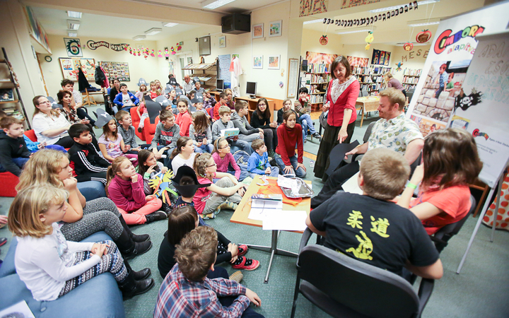 Adamik Zsolt- találkozó a gyerekkönyvtárban - fotó: Ónodi Zoltán