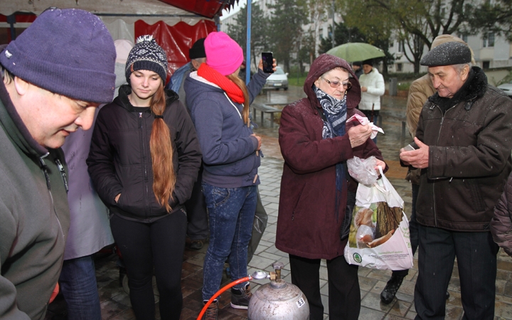 Kolbászfesztivál a Városháza téren - fotó: Sándor Judit