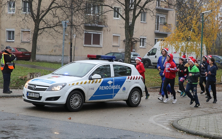 Mikulásfutás a Mentőszolgálatért - fotó: Ónodi Zoltán