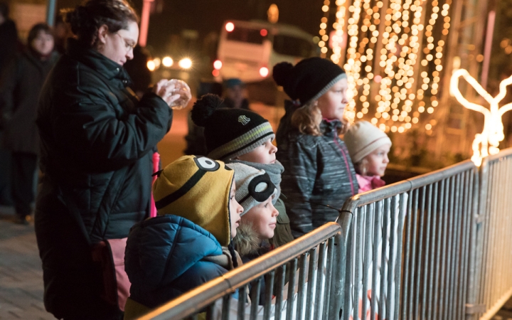 Adventi forgatag a főtéren - fotó: Ónodi Zoltán