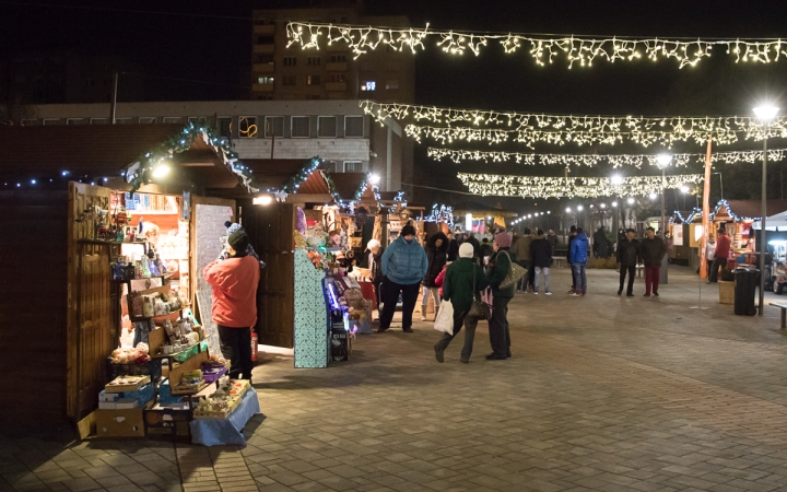 Adventi forgatag a főtéren - fotó: Ónodi Zoltán