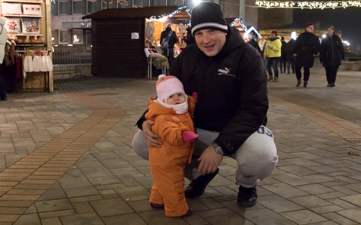 Adventi forgatag a főtéren - fotó: Ónodi Zoltán