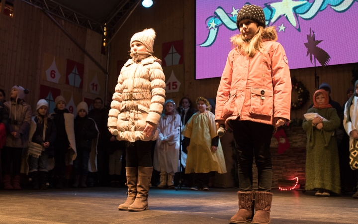 Adventi forgatag a főtéren - fotó: Ónodi Zoltán