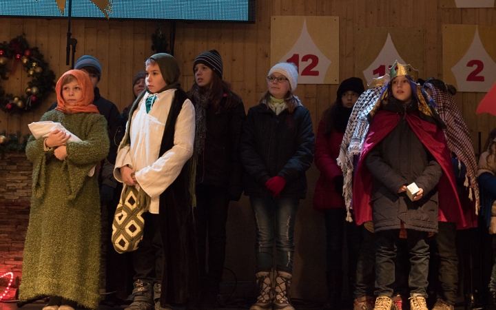 Adventi forgatag a főtéren - fotó: Ónodi Zoltán