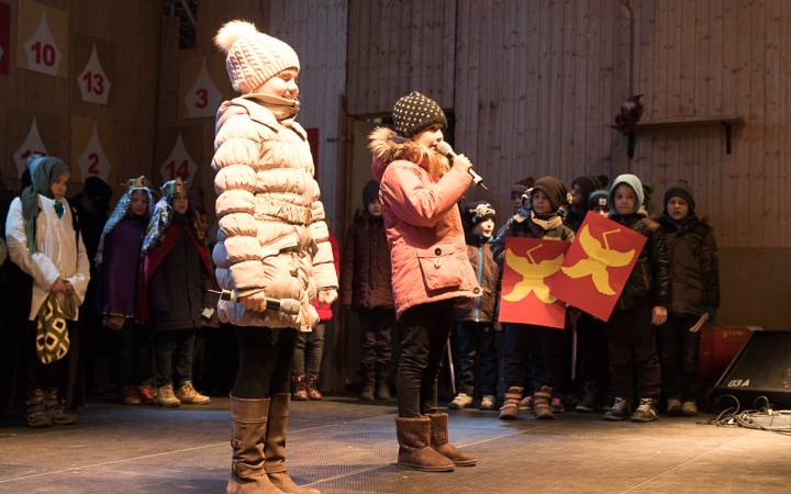 Adventi forgatag a főtéren - fotó: Ónodi Zoltán