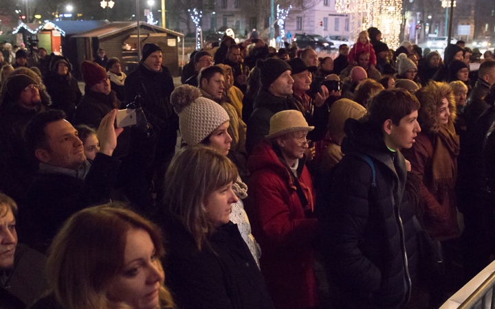 Adventi forgatag a főtéren - fotó: Ónodi Zoltán