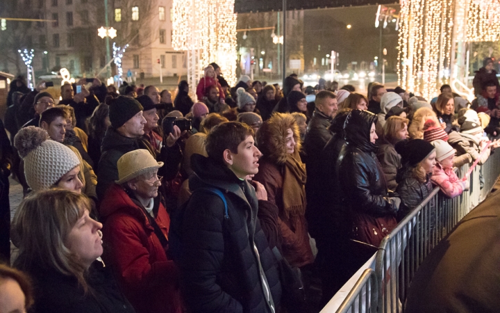 Adventi forgatag a főtéren - fotó: Ónodi Zoltán