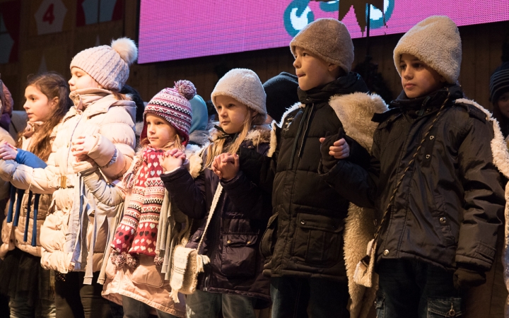 Adventi forgatag a főtéren - fotó: Ónodi Zoltán