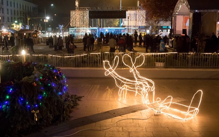 Adventi forgatag a főtéren - fotó: Ónodi Zoltán