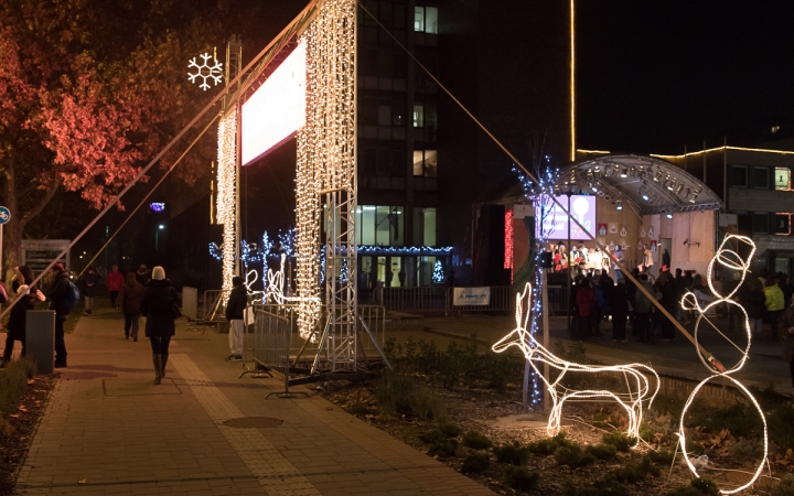 Adventi forgatag a főtéren - fotó: Ónodi Zoltán