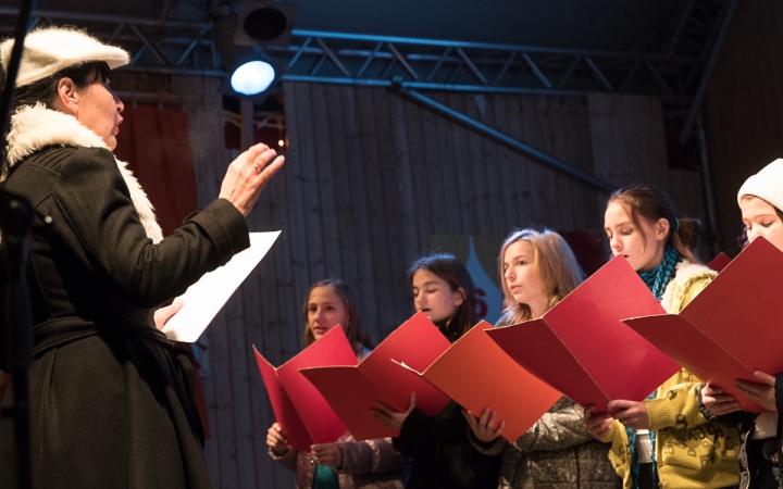 Adventi forgatag a főtéren - fotó: Ónodi Zoltán