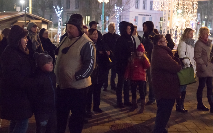Adventi forgatag a főtéren - fotó: Ónodi Zoltán