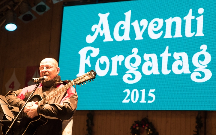 Adventi forgatag a főtéren - fotó: Ónodi Zoltán