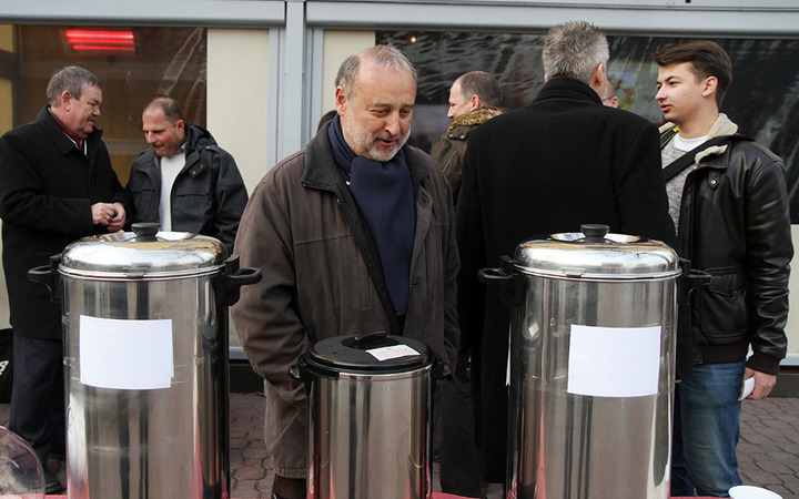 A Fidesz helyi szervezeténk jótékonysági akciója a szülőszoba felújításáért - fotó: Sándor Judit