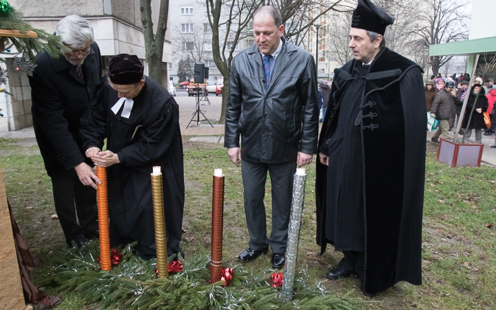 Aranyvasárnap - Advent és Ételosztás a Rómain - fotó: Ónodi Zoltán